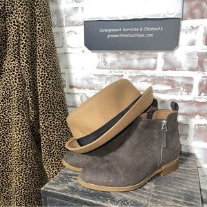 Nordstrom Tan Fedora with Black Band